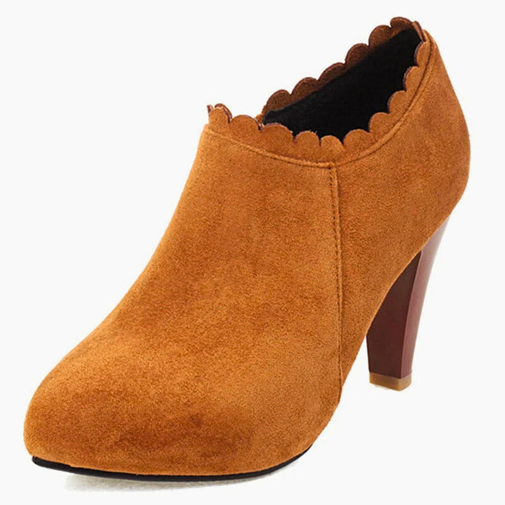 PRESLEY PETAL-EDGE HEEL